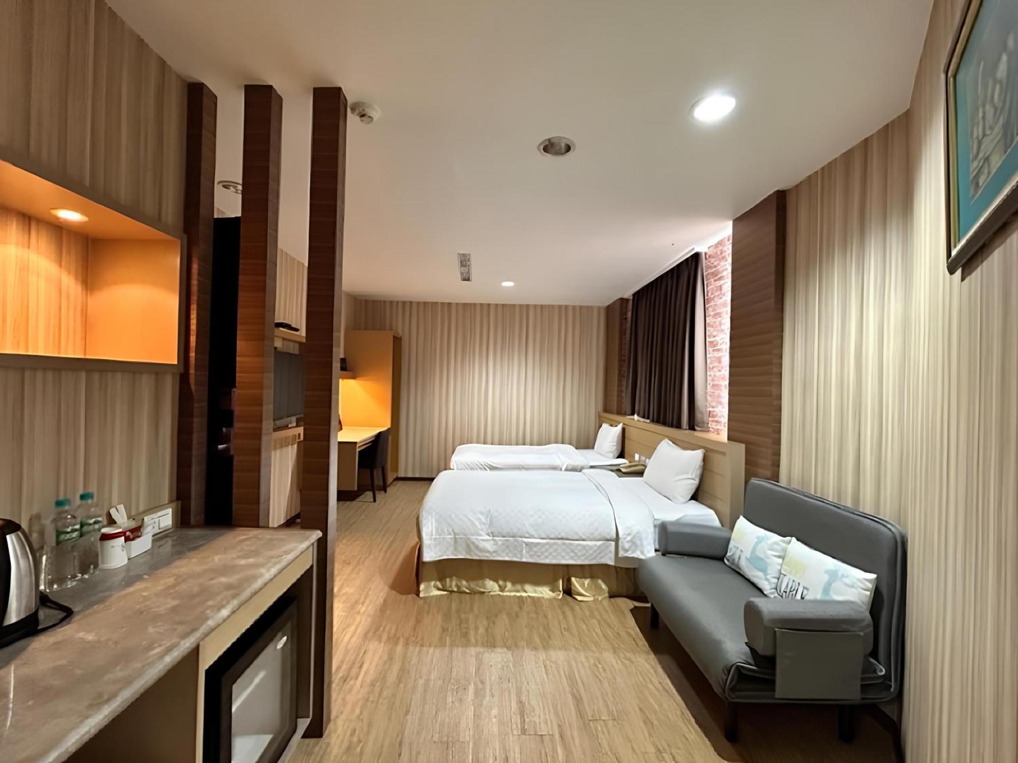 Hua Xiang Hotel -Zouying Kaohsiung Exterior photo